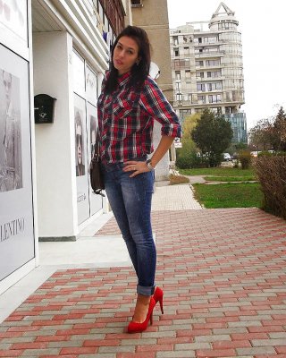 Babes In Jeans #32112913