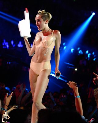 Sexy Naughty Miley Cyrus On MTV VMAs August 2013 