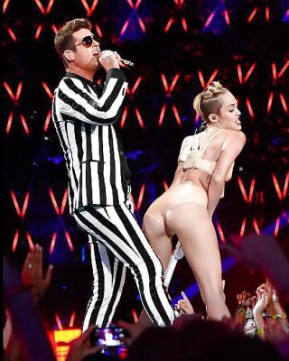 Sexy Naughty Miley Cyrus On MTV VMAs August 2013 