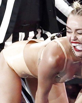 Sexy Naughty Miley Cyrus On MTV VMAs August 2013 