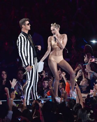 Sexy Naughty Miley Cyrus On MTV VMAs August 2013 