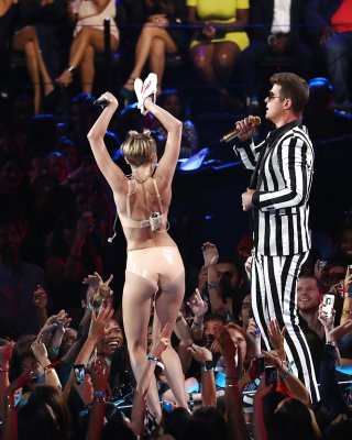 Sexy Naughty Miley Cyrus On MTV VMAs August 2013 