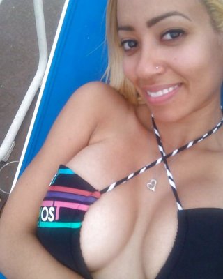 Vickie6 #24081380