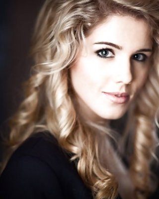 Emily Bett Rickards #40972983