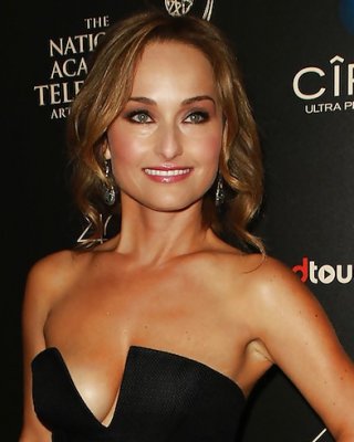 GIADA DE LAURENTIIS CLEAVAGE 