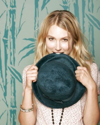 Sarah Carter #32903360