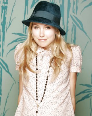 Sarah Carter #32903364