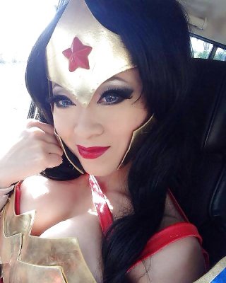 Cosplayer: Yaya Han #26627183