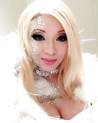 Cosplayer: Yaya Han #26627205