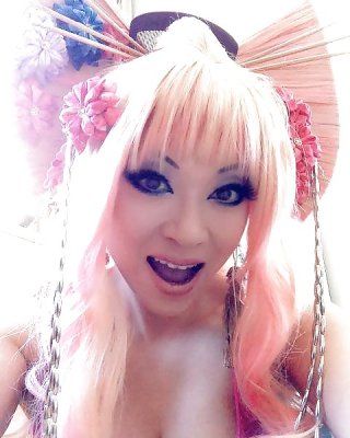 Cosplayer: Yaya Han #26627248