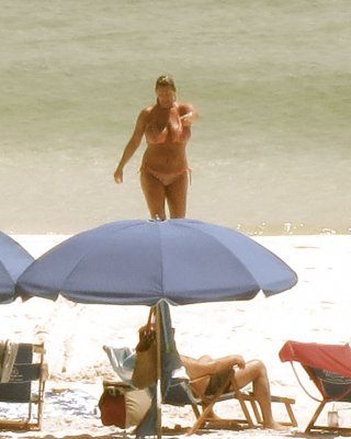 Offen Riesigen Titten Strand Milf #32077321
