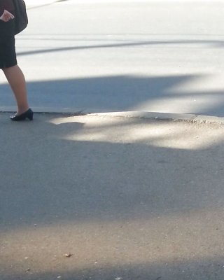 Pies de la calle rumano maduro
 #36774284