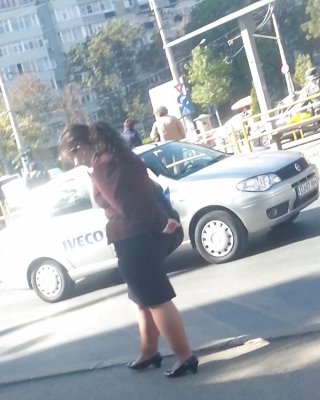 Pies de la calle rumano maduro
 #36774290