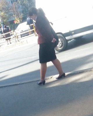 Pies de la calle rumano maduro
 #36774294