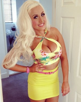 Bimbo Invasion 19 #40999264