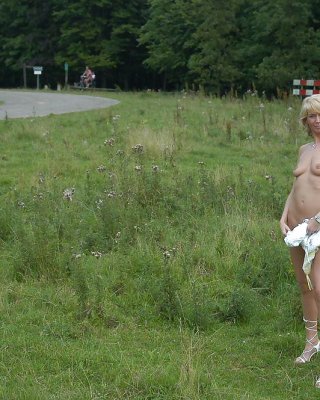 Desnudos en público 
 #27447657
