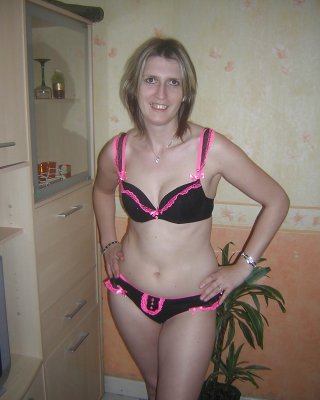 Aline French Amateur In Various Underwear