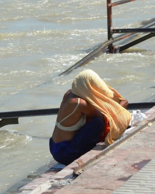 Desi Frau Beim Baden #29957109