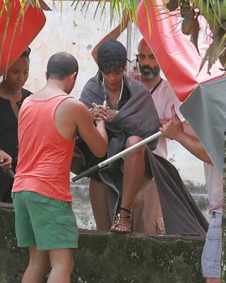 Rihanna Geht Für Mode Brasilien In Strand Foto-Shooting Oben Ohne #23647836