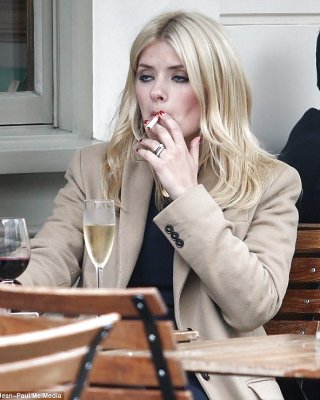 Holly Willoughby #31507516