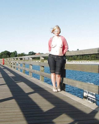 Kurvige Blondine MILF Liebt Nackt Zu Bekommen #40611521