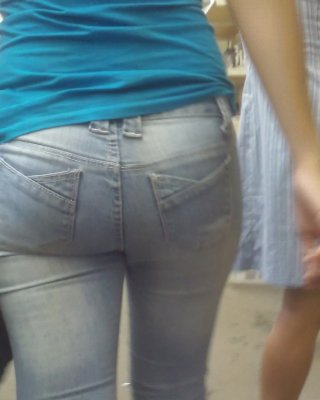 Fine Teen Ass & Butt In Tight Jeans