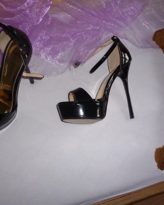 Ihre Mega Hohen High Heels #36068707