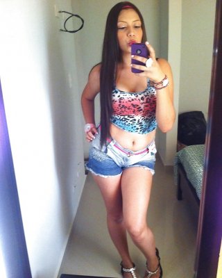 Latinas Heiße En Shorts #26296656
