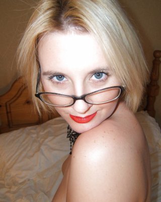 Perfekte Blonde Mutter #40721831