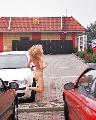 Blinkt, Voyeurismus Und Nackt In Der Öffentlichkeit Hotsportygirls #28728342