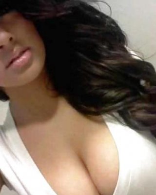 Latina Cleavage 1 