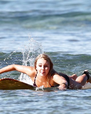 Annasophia robb ビーチ・カンディッド 
 #33335751