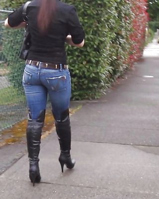 Mistress In Jeans 