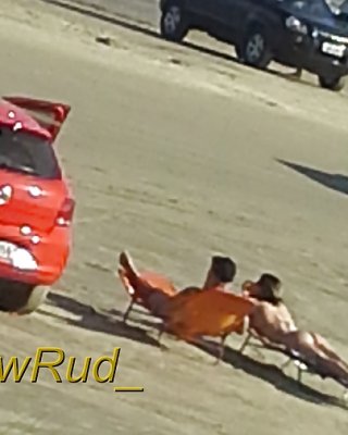 Loira tomando banho de sol de quatro - BR  #31507383