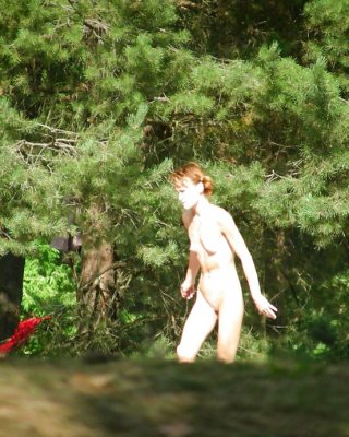 ヌーディストキャンプでの盗撮写真
 #34302329