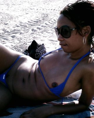Schwarze Mädchen Am Strand: Nudisten Und Exhibitionisten #27816427