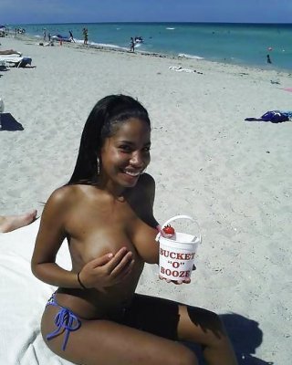 Schwarze Mädchen Am Strand: Nudisten Und Exhibitionisten #27816431