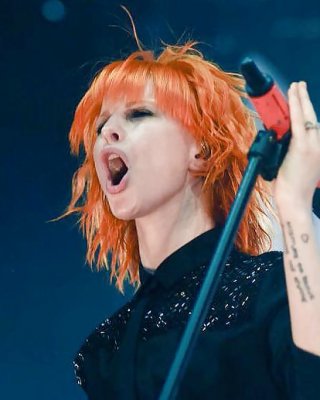 Hayley Williams Is Fucking Sexy!