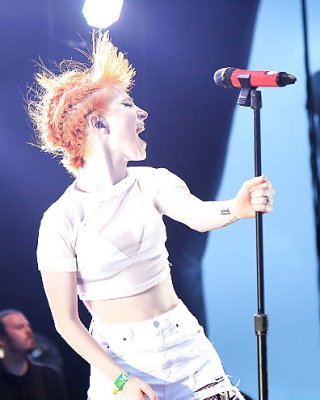 Hayley Williams Is Fucking Sexy!