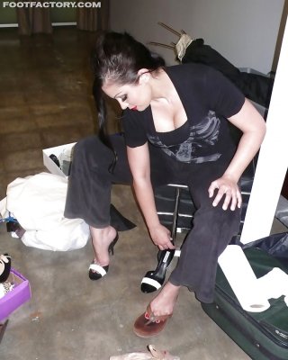 Aria Giovanni shows every toe after changing clothes #37256596
