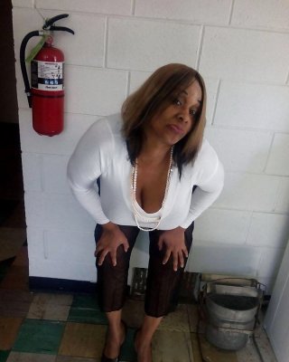 Negra bbw 
 #29034296