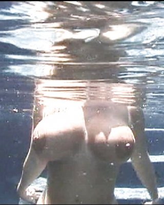 Linsey Dawn - Underwater !