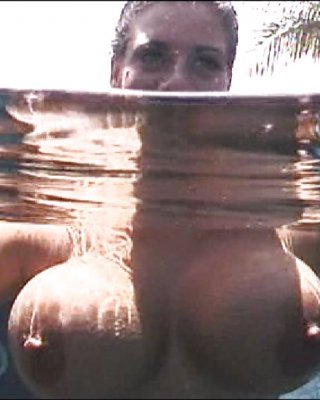 Linsey Dawn - Underwater !