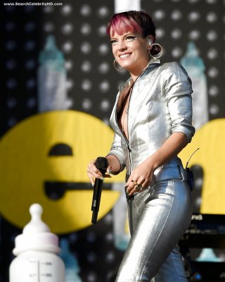 Lily Allen Nipple Slip Onstage At V Festival In London