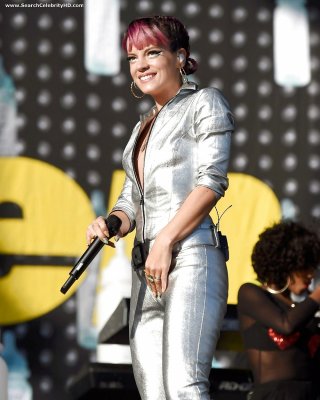 Lily Allen Nipple Slip Onstage At V Festival In London