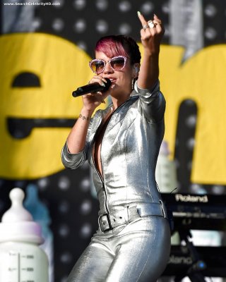 Lily Allen Nipple Slip Onstage At V Festival In London