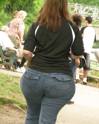 Big Butt Candid (VOYEUR-Operator) 