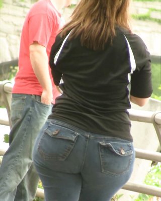 Big Butt Candid (VOYEUR-Operator) 