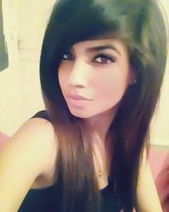 Nettes Indisches Mädchen Nimmt Selfies #23656462