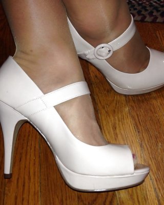Tante Gudrun In Feinstrumpfhose Und Weissen Heels #27844709